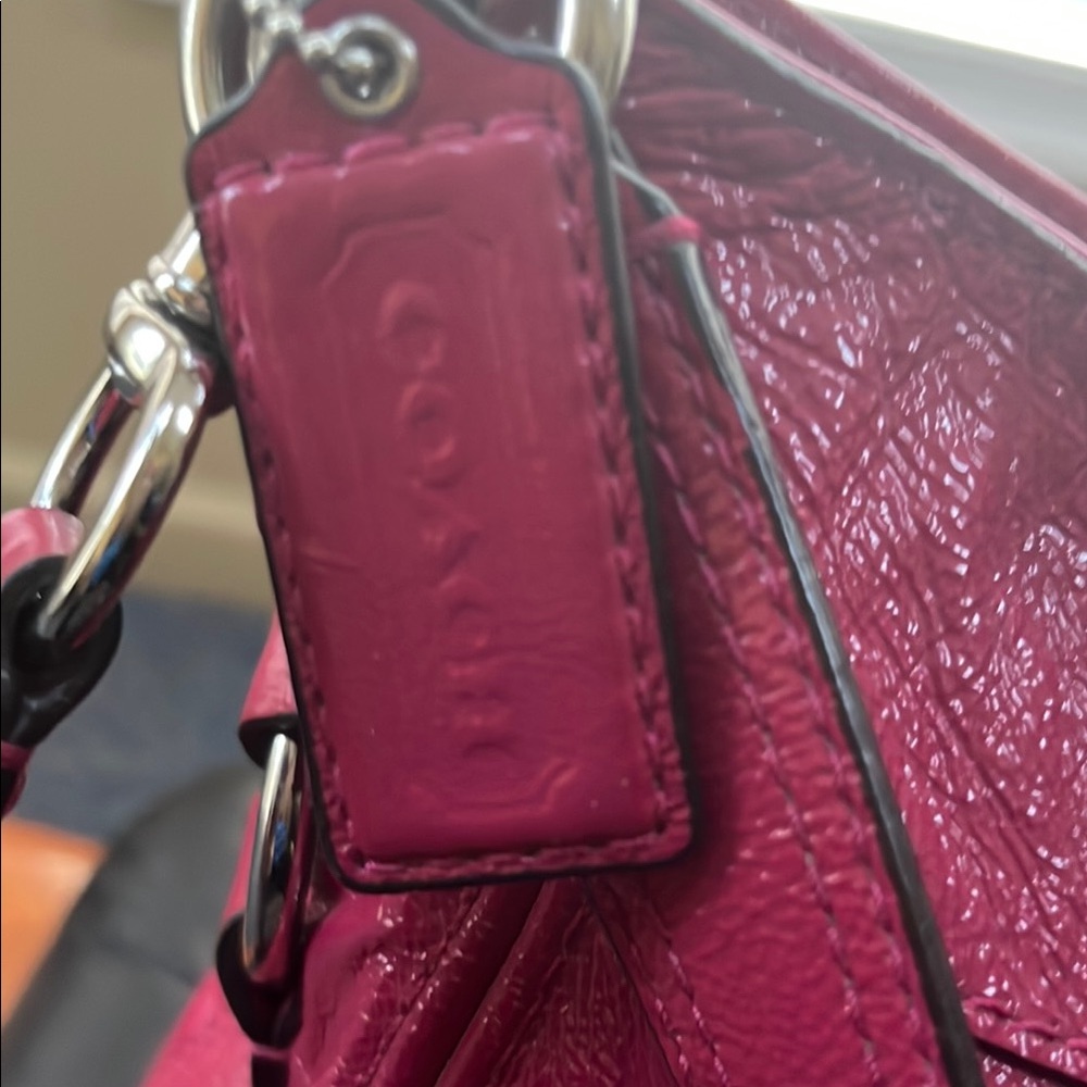 Elegant Pink Leather Shoulder Bag - Picture 7 of 7